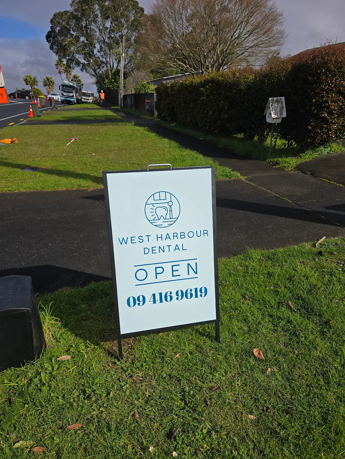 How a dentist used an A-frame sandwich board sign to attract more foot traffic -Practical advice for business owners on using A-frame signs and sandwich board signs in New Zealand.